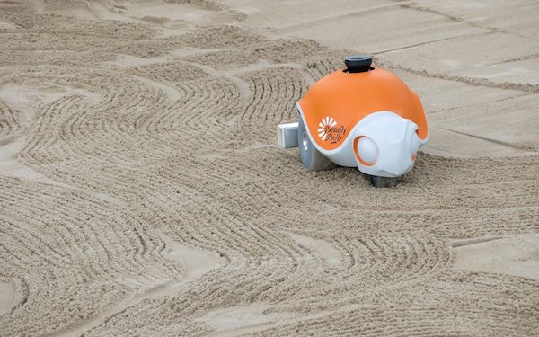 迪斯尼沙滩作画机器人 萌萌哒