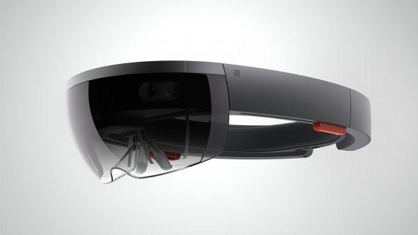 微软HoloLens如何完胜谷歌眼镜？