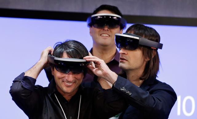 有纳德拉的微软才会有成功的Project HoloLens ？