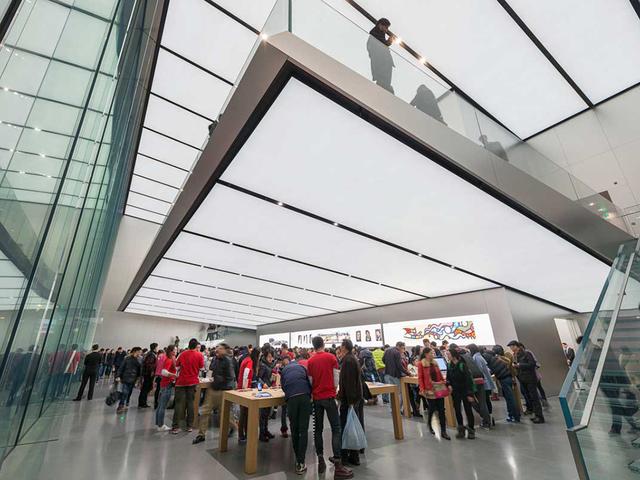 苹果杭州店玻璃墙高达15米
