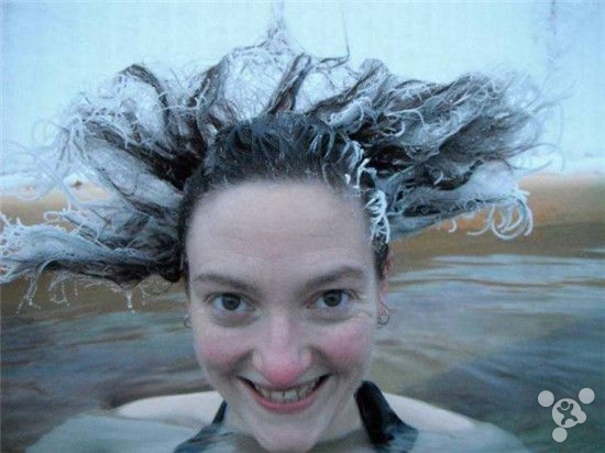 零下30℃泡温泉的后果：秒秒钟头发变冰雕