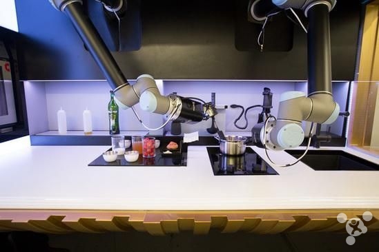 世界上的第一个机器人厨房：不够智能但高效