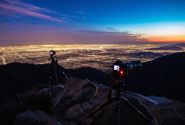 美摄影师拍摄延时短片 都市重现银河之美