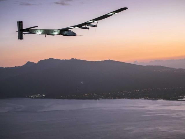 太阳能飞机完成创纪录飞行 在夏威夷着陆
