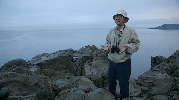 在日本著名的自杀胜地，这个退休老人11年救下了500人