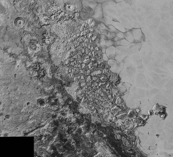 NASA公布冥王星新图：令人惊艳