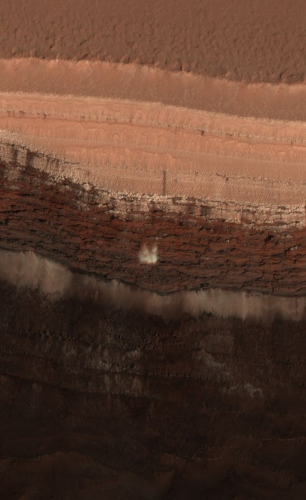 人类首次捕捉到清晰火星雪崩照片