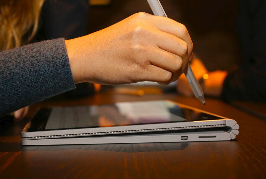 不屑苹果MBP的终极笔电：微软Surface Book