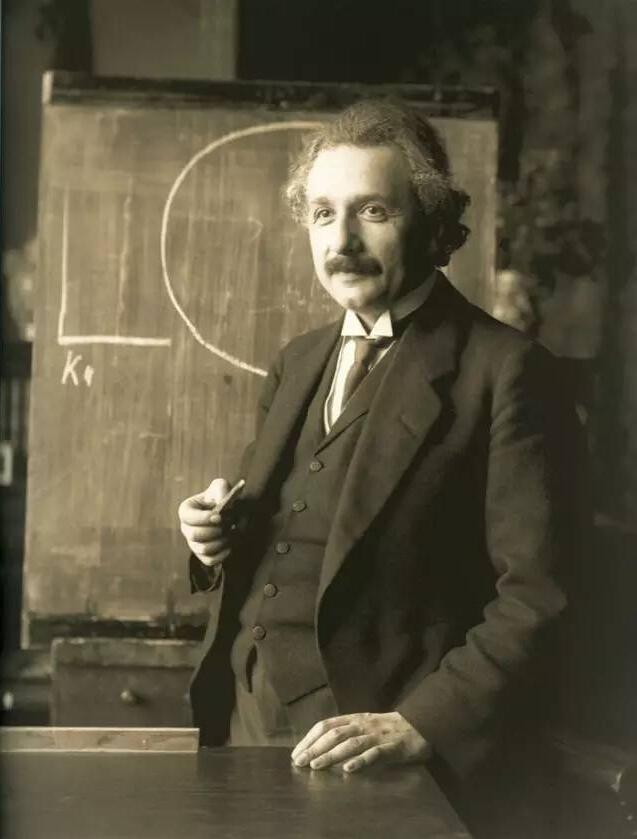 广义相对论100年：看爱因斯坦如何推翻牛顿力学