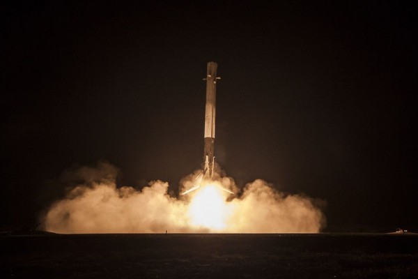 Space X分享猎鹰9号回收任务特写照
