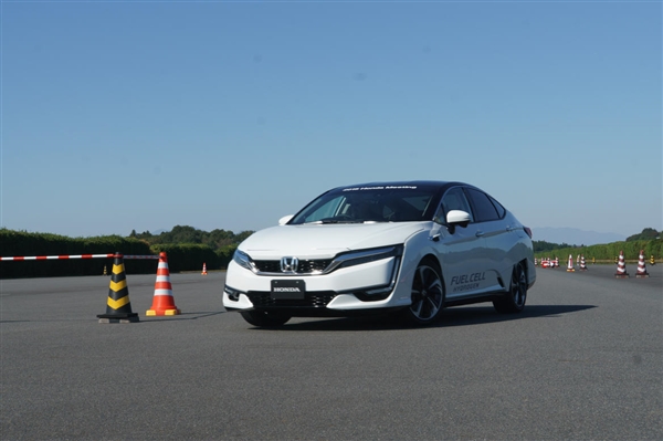 本田首款燃料电池车开卖！“充电”三分钟能跑750km