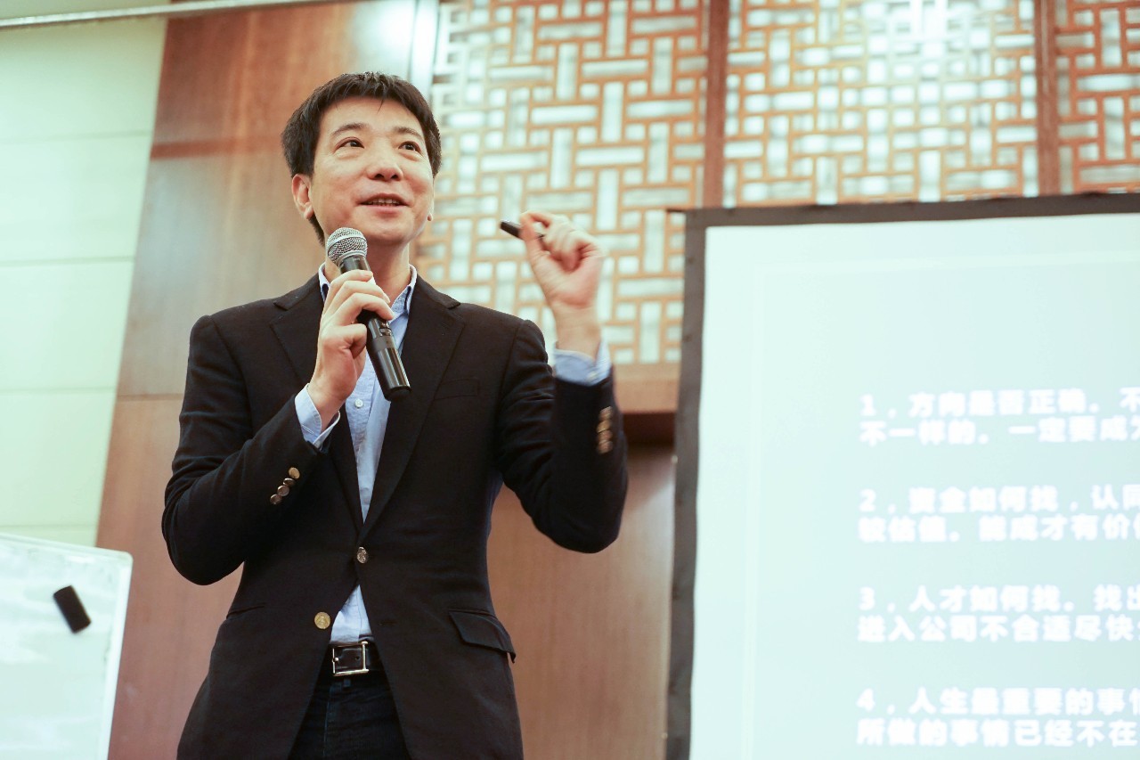 蔡文胜网上搭讪到第一个员工，创业公司竟然还可以这样挖人