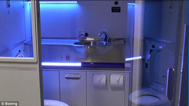 自动清洁飞机洗手间：紫外光杀死99.9%病原体
