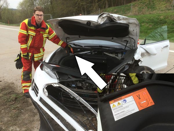 特斯拉Model S车祸成德国消防队教材