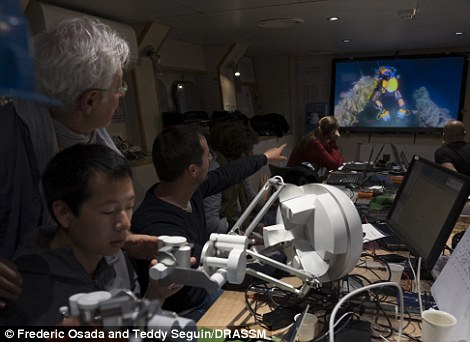 美大学研发“机器美人鱼” 帮助探寻沉船宝藏