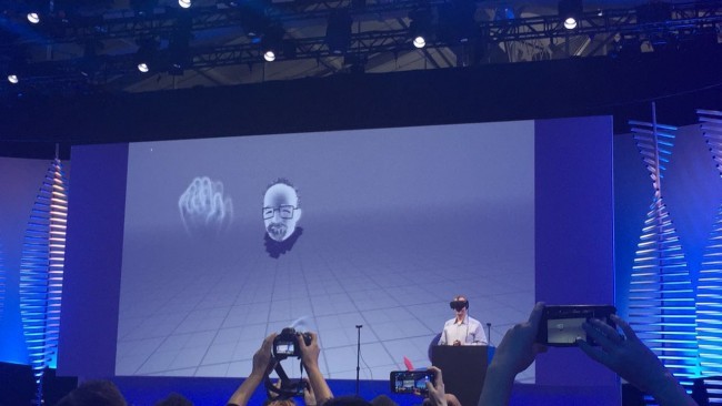 我在Facebook开发者大会上亲眼见证了虚拟现实世界里第一张自拍的诞生