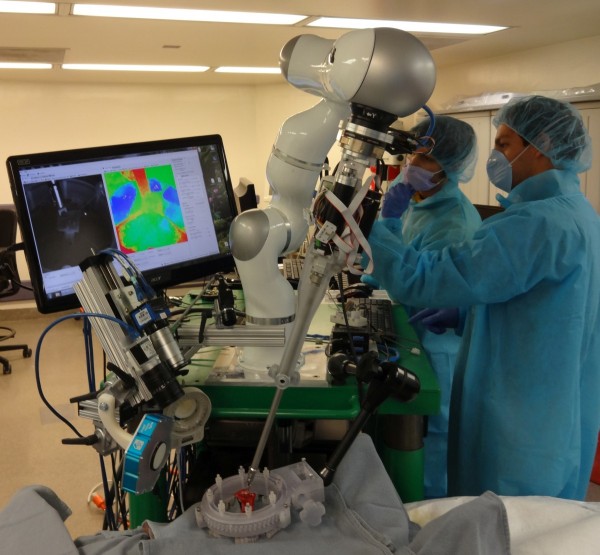 机器人手术自动化迎来新高度 可完成软组织手术