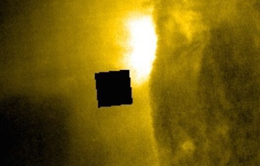 UFO被遮住？NASA太阳照疑现神秘“黑方块”