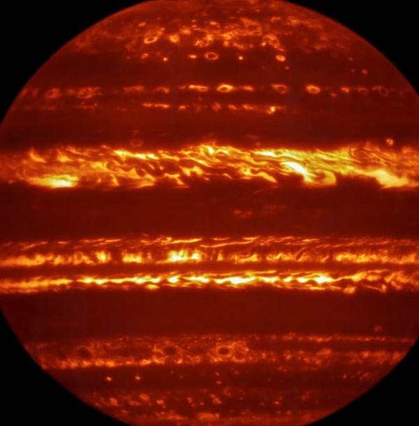 “幸运成像”技术生成木星清晰图像