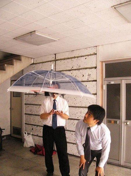 日本人真会玩，用无人机撑伞