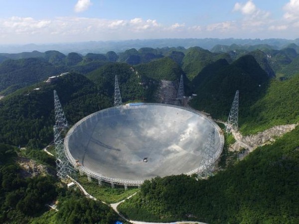 它就是 500 米口径球面射电望远镜,世界上最大和最具威力的单口径射电