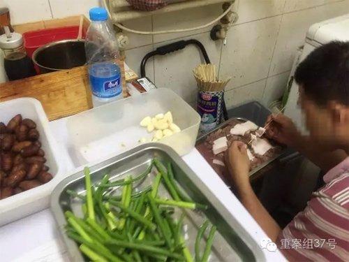 北京“外卖邨”：洗碗池洗拖把 肉串在垃圾桶上穿
