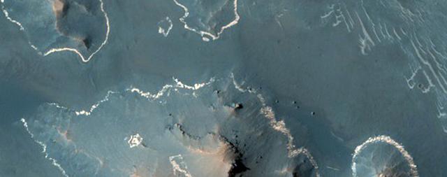 美宇航局本月公布1000余张火星最新照片