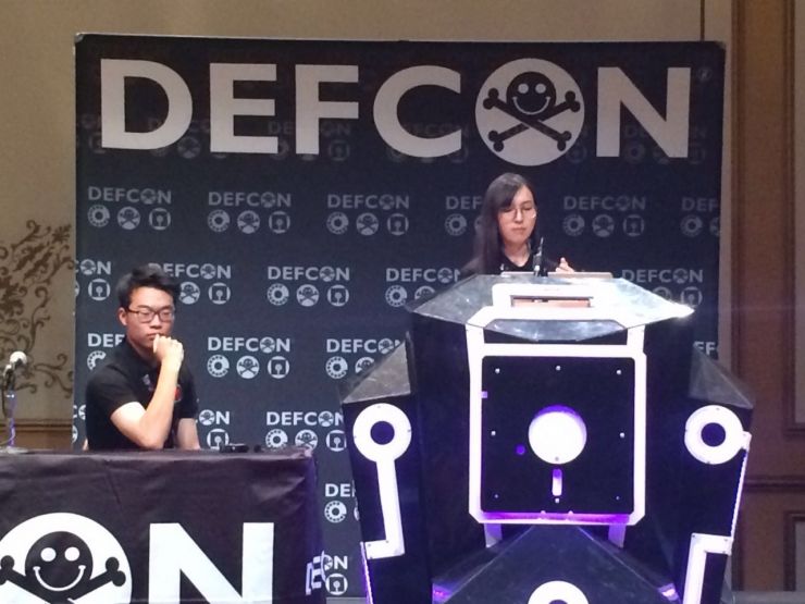 DEF CON 专题 | 中国美女黑客展示攻击 4G LTE 网络，手机通信数据随意看