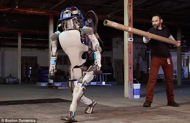 谷歌人形机器人再进化：能在废墟上行走 平衡能力要赶超人类了！