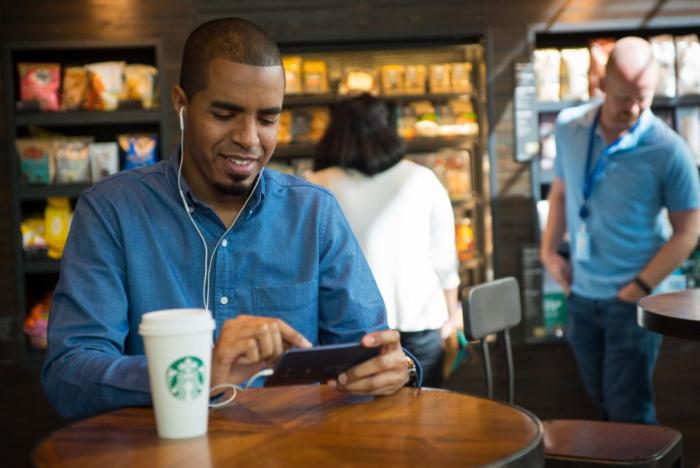 咖啡行业的乔布斯要退位了：除了微信支付外，他是如何让星巴克变得有科技范儿的？
