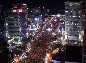 回顾韩国这不堪回首的一年：政治、经济和企业界的三重危机震撼全韩国