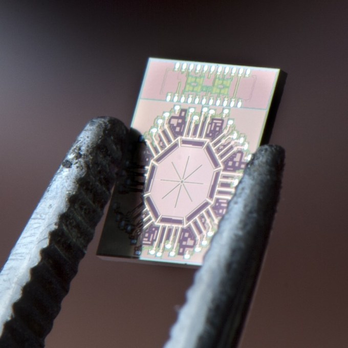 小芯片拥有大能量：用毫米波辐射看清人体内状况